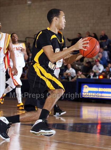 Thumbnail 3 in Taft vs Bishop Montgomery (Mission Prep Christmas Classic)  photogallery.