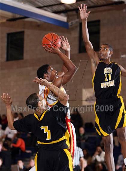 Thumbnail 3 in Taft vs Bishop Montgomery (Mission Prep Christmas Classic)  photogallery.