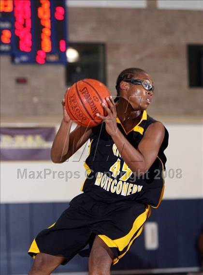 Thumbnail 2 in Taft vs Bishop Montgomery (Mission Prep Christmas Classic)  photogallery.
