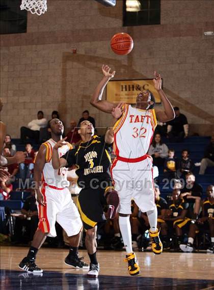 Thumbnail 3 in Taft vs Bishop Montgomery (Mission Prep Christmas Classic)  photogallery.
