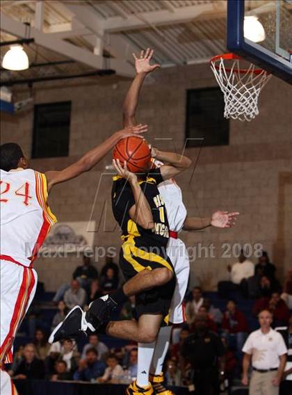 Thumbnail 3 in Taft vs Bishop Montgomery (Mission Prep Christmas Classic)  photogallery.
