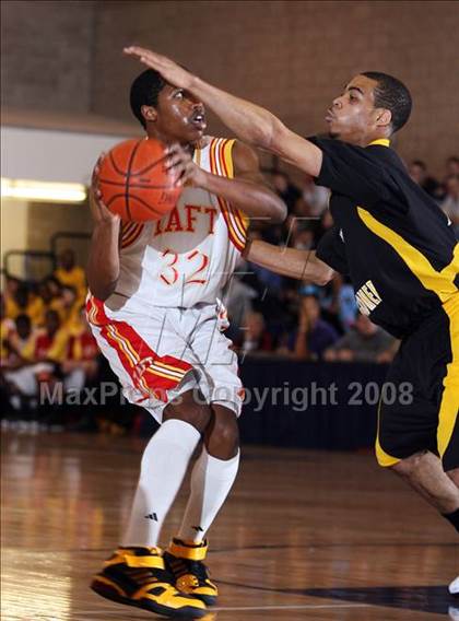 Thumbnail 2 in Taft vs Bishop Montgomery (Mission Prep Christmas Classic)  photogallery.