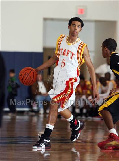 Thumbnail 3 in Taft vs Bishop Montgomery (Mission Prep Christmas Classic)  photogallery.