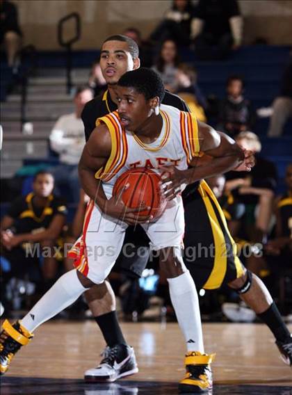 Thumbnail 1 in Taft vs Bishop Montgomery (Mission Prep Christmas Classic)  photogallery.