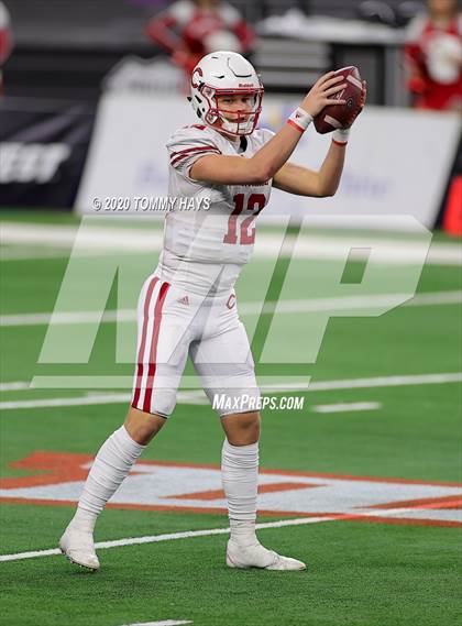 Thumbnail 2 in Carthage vs. Gilmer (UIL 4A Division 2 State Final) photogallery.