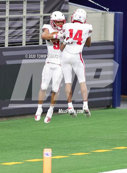 Thumbnail 2 in Carthage vs. Gilmer (UIL 4A Division 2 State Final) photogallery.