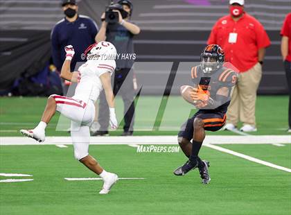 Thumbnail 2 in Carthage vs. Gilmer (UIL 4A Division 2 State Final) photogallery.