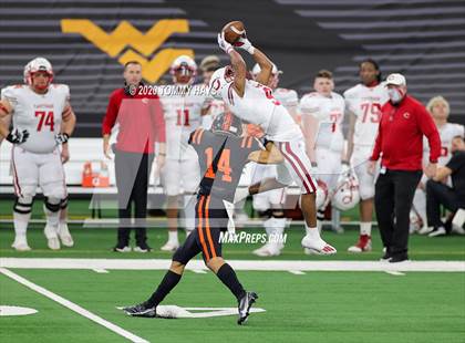 Thumbnail 1 in Carthage vs. Gilmer (UIL 4A Division 2 State Final) photogallery.