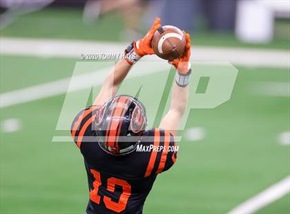 Thumbnail 3 in Carthage vs. Gilmer (UIL 4A Division 2 State Final) photogallery.