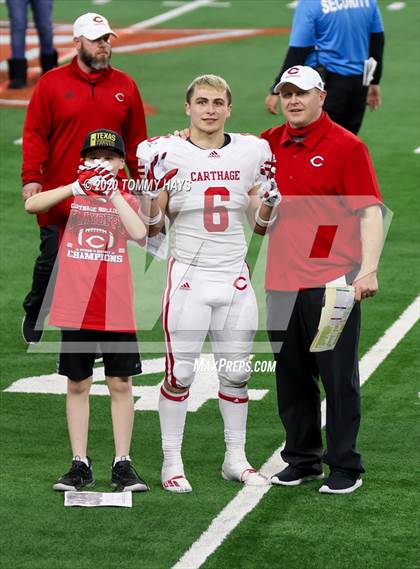 Thumbnail 2 in Carthage vs. Gilmer (UIL 4A Division 2 State Final) photogallery.