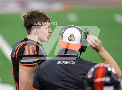 Thumbnail 3 in Carthage vs. Gilmer (UIL 4A Division 2 State Final) photogallery.