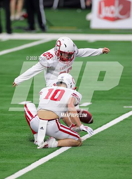 Thumbnail 2 in Carthage vs. Gilmer (UIL 4A Division 2 State Final) photogallery.