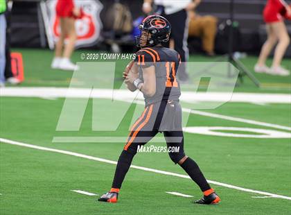 Thumbnail 2 in Carthage vs. Gilmer (UIL 4A Division 2 State Final) photogallery.