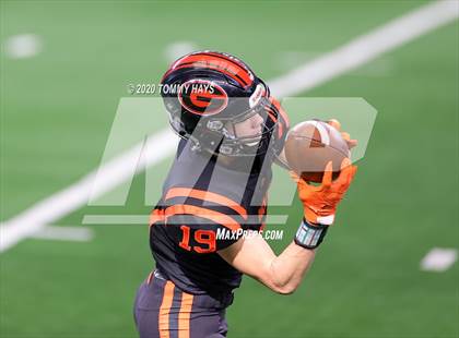 Thumbnail 2 in Carthage vs. Gilmer (UIL 4A Division 2 State Final) photogallery.