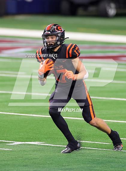 Thumbnail 2 in Carthage vs. Gilmer (UIL 4A Division 2 State Final) photogallery.