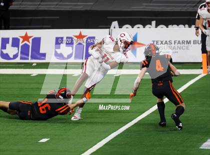 Thumbnail 2 in Carthage vs. Gilmer (UIL 4A Division 2 State Final) photogallery.