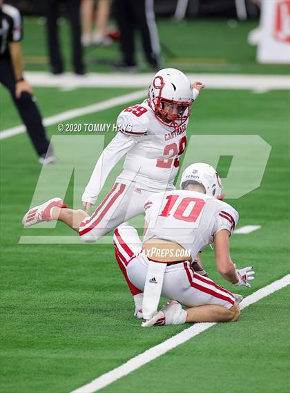 Thumbnail 3 in Carthage vs. Gilmer (UIL 4A Division 2 State Final) photogallery.