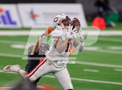 Thumbnail 3 in Carthage vs. Gilmer (UIL 4A Division 2 State Final) photogallery.