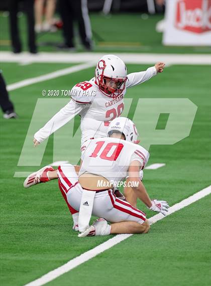 Thumbnail 1 in Carthage vs. Gilmer (UIL 4A Division 2 State Final) photogallery.