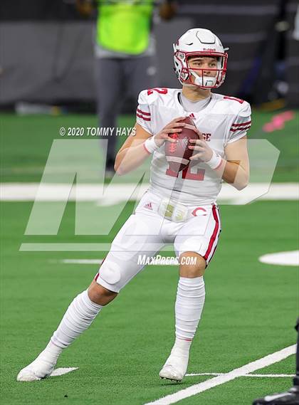 Thumbnail 2 in Carthage vs. Gilmer (UIL 4A Division 2 State Final) photogallery.