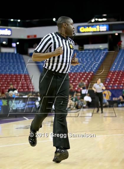 Thumbnail 2 in Sacred Heart Cathedral Preparatory vs Lakeside (CIF State D3 Final) photogallery.