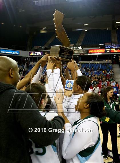Thumbnail 2 in Sacred Heart Cathedral Preparatory vs Lakeside (CIF State D3 Final) photogallery.