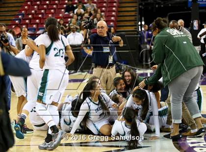 Thumbnail 1 in Sacred Heart Cathedral Preparatory vs Lakeside (CIF State D3 Final) photogallery.