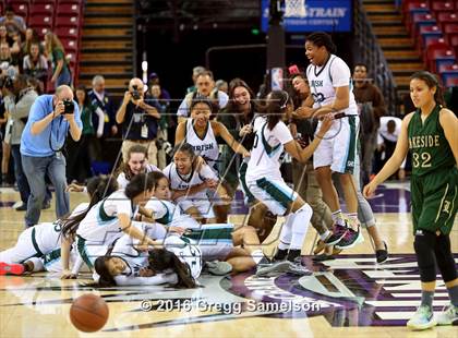 Thumbnail 3 in Sacred Heart Cathedral Preparatory vs Lakeside (CIF State D3 Final) photogallery.