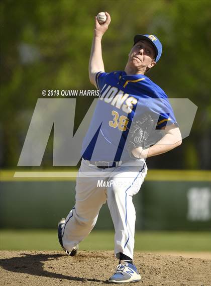Thumbnail 1 in Lyons vs Argo (IHSA 4A Regional Semifinal) photogallery.