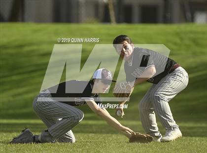 Thumbnail 2 in Lyons vs Argo (IHSA 4A Regional Semifinal) photogallery.