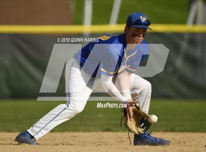 Thumbnail 2 in Lyons vs Argo (IHSA 4A Regional Semifinal) photogallery.