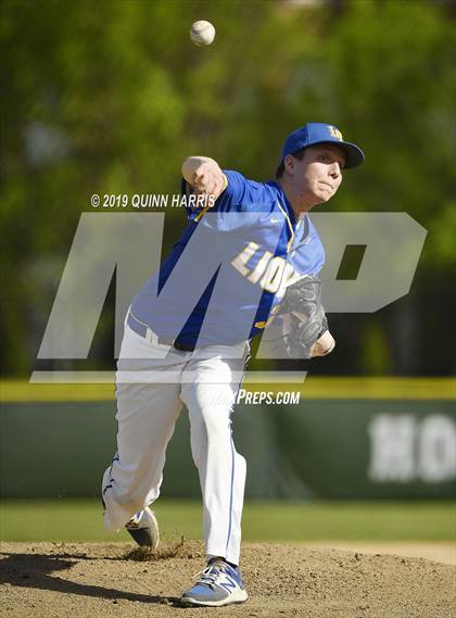 Thumbnail 2 in Lyons vs Argo (IHSA 4A Regional Semifinal) photogallery.