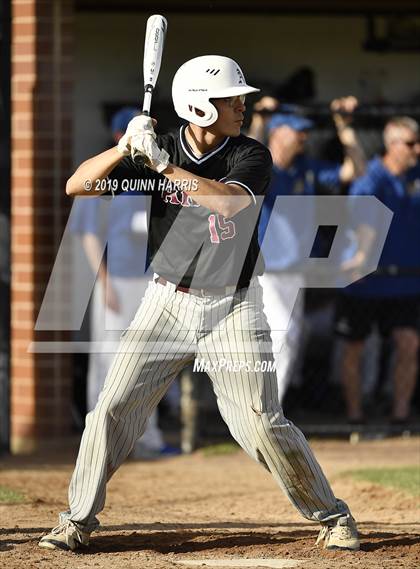 Thumbnail 3 in Lyons vs Argo (IHSA 4A Regional Semifinal) photogallery.