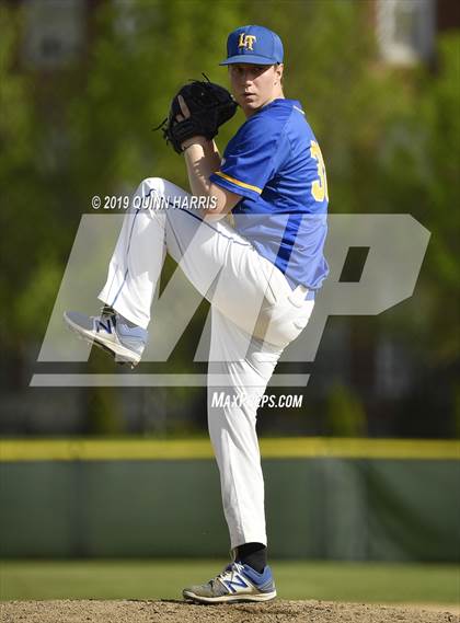 Thumbnail 2 in Lyons vs Argo (IHSA 4A Regional Semifinal) photogallery.