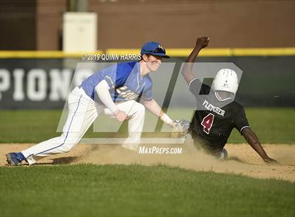 Thumbnail 1 in Lyons vs Argo (IHSA 4A Regional Semifinal) photogallery.