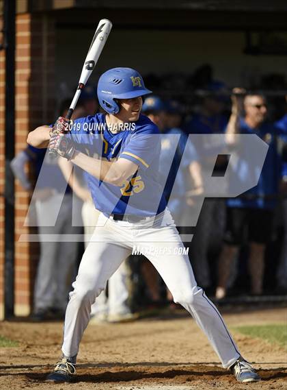 Thumbnail 3 in Lyons vs Argo (IHSA 4A Regional Semifinal) photogallery.