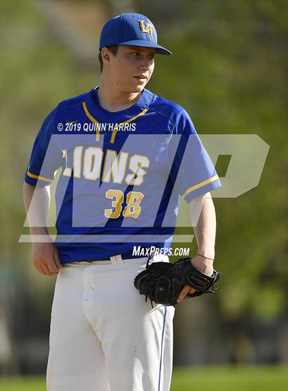 Thumbnail 3 in Lyons vs Argo (IHSA 4A Regional Semifinal) photogallery.
