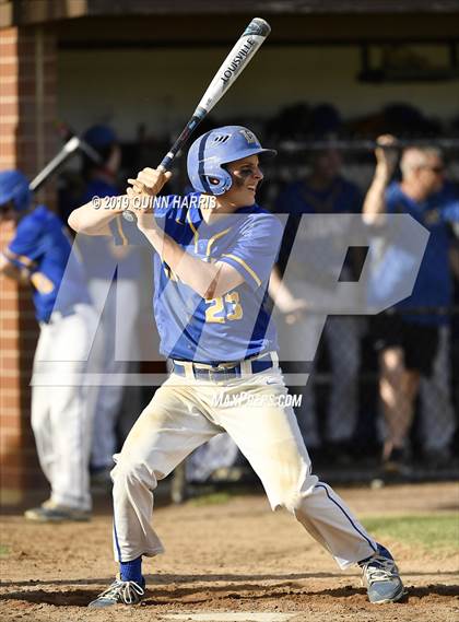 Thumbnail 3 in Lyons vs Argo (IHSA 4A Regional Semifinal) photogallery.