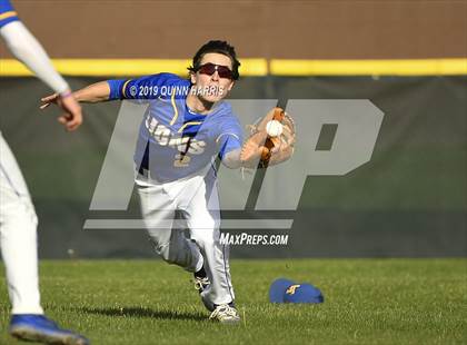 Thumbnail 2 in Lyons vs Argo (IHSA 4A Regional Semifinal) photogallery.