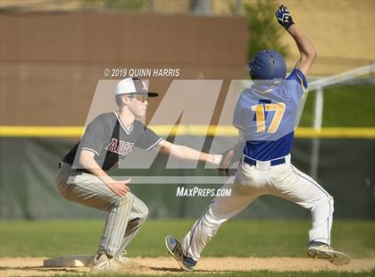 Thumbnail 3 in Lyons vs Argo (IHSA 4A Regional Semifinal) photogallery.