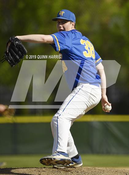 Thumbnail 1 in Lyons vs Argo (IHSA 4A Regional Semifinal) photogallery.
