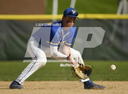 Thumbnail 1 in Lyons vs Argo (IHSA 4A Regional Semifinal) photogallery.