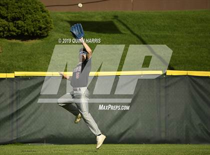 Thumbnail 1 in Lyons vs Argo (IHSA 4A Regional Semifinal) photogallery.