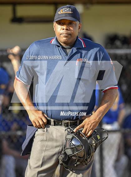 Thumbnail 2 in Lyons vs Argo (IHSA 4A Regional Semifinal) photogallery.