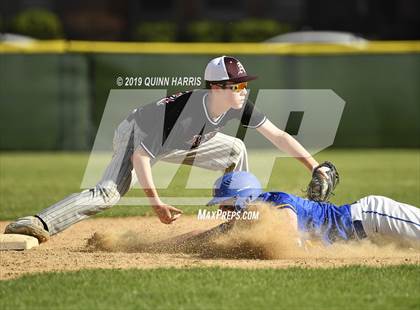 Thumbnail 3 in Lyons vs Argo (IHSA 4A Regional Semifinal) photogallery.