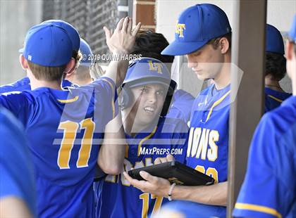 Thumbnail 2 in Lyons vs Argo (IHSA 4A Regional Semifinal) photogallery.