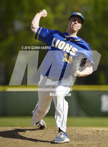 Thumbnail 1 in Lyons vs Argo (IHSA 4A Regional Semifinal) photogallery.