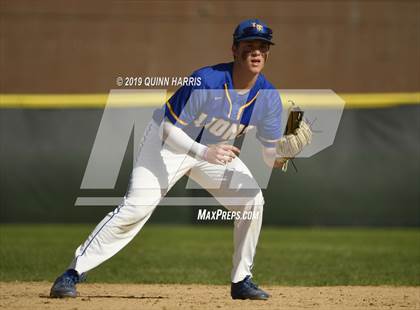 Thumbnail 3 in Lyons vs Argo (IHSA 4A Regional Semifinal) photogallery.