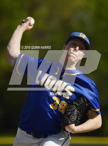 Thumbnail 3 in Lyons vs Argo (IHSA 4A Regional Semifinal) photogallery.