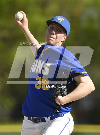 Thumbnail 2 in Lyons vs Argo (IHSA 4A Regional Semifinal) photogallery.